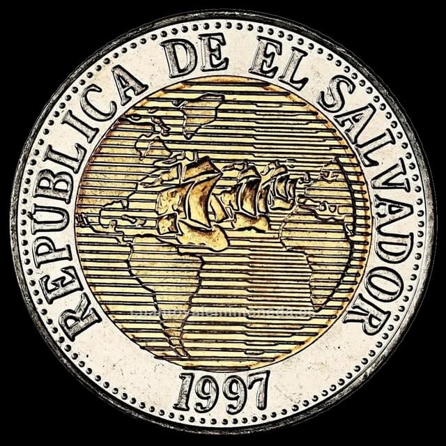 Imagen orientativa: 5 colones El Salvador 1997 bimetálica (no llegó a circular)